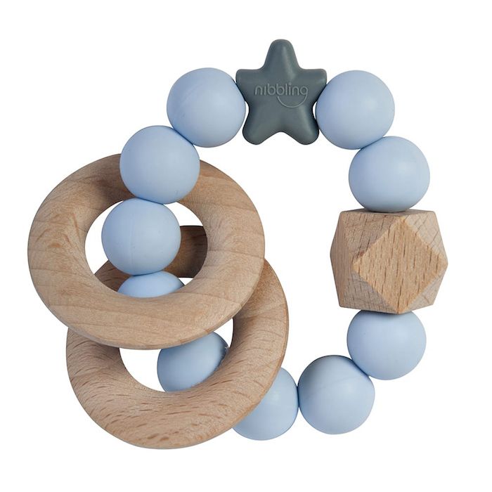 RATTLE RING NATURAL WOOD SOFT BLUE