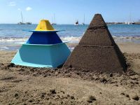 Strandspeelgoed piramides bouwen quut beach toys